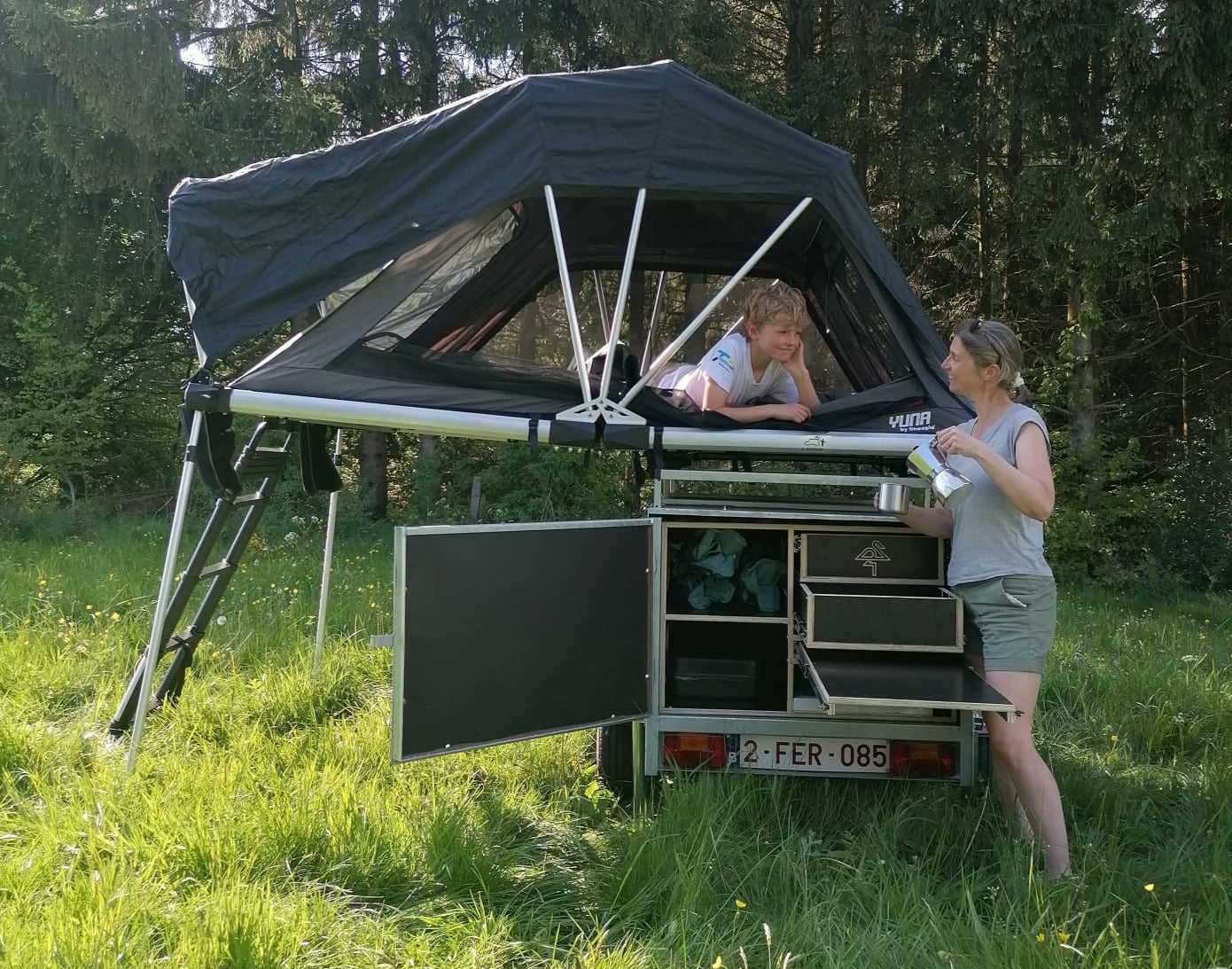 tente pour remorque Location de la super remorque aménagée 'Bernadette'